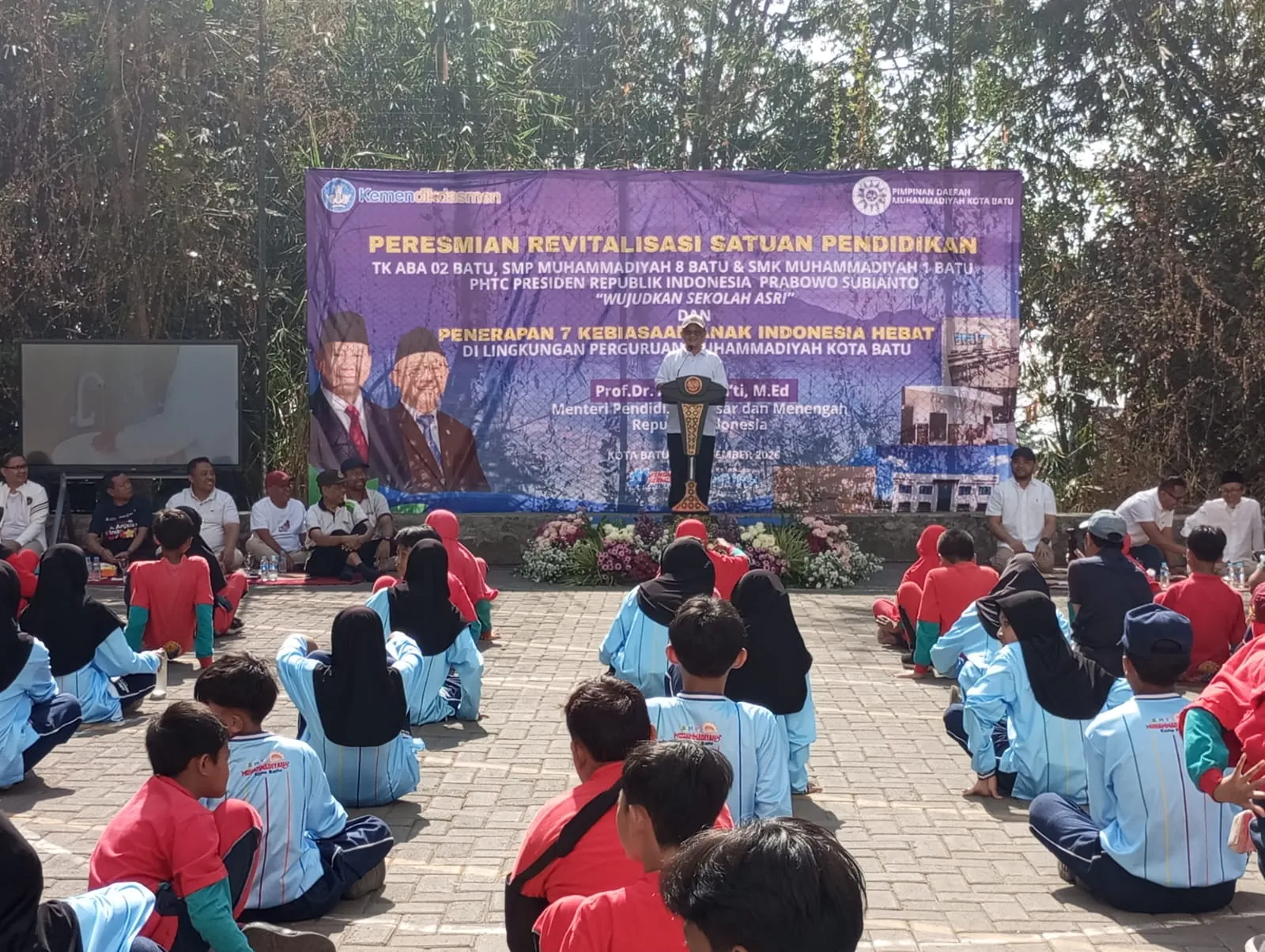 Senam Bersama Siswa Kota Batu, Abdul Mu’ti Titip Pesan tentang Kebiasaan dan Cita-Cita